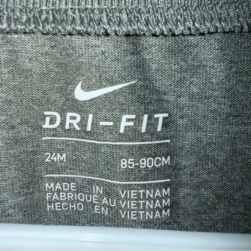 Nike Gray and Red Short Sleeve Tee with Sporty Graphic - Picture 4 of 5